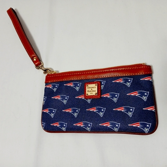 Dooney And Bourke New England Patriots Leather Wristlet. - Picture 1 of 7
